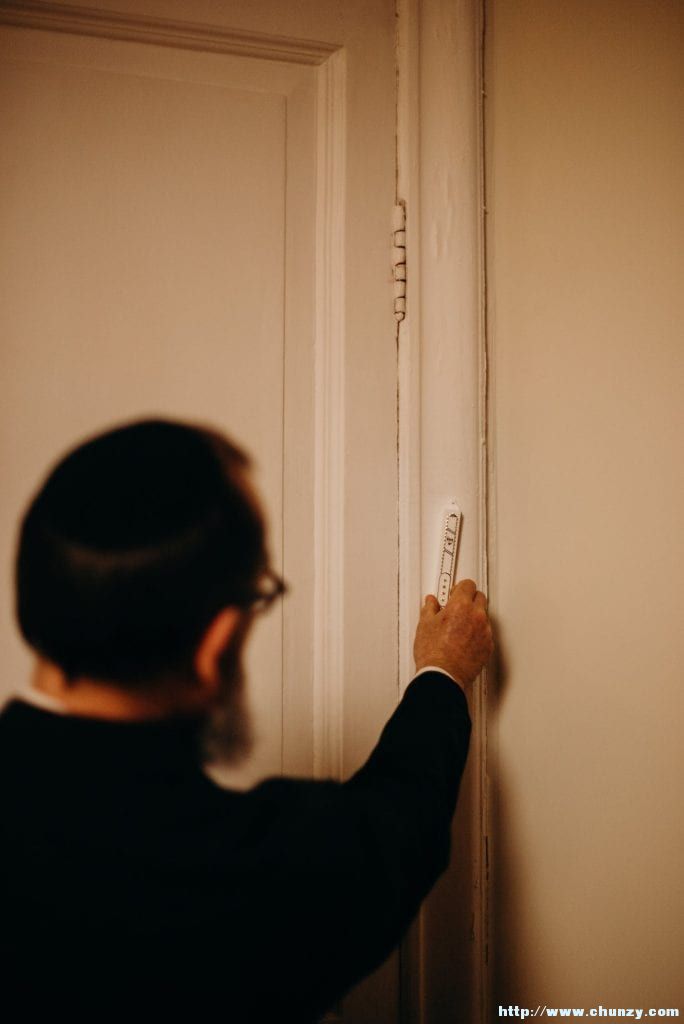 Israel-Man-Holding-A-Mezuzah-684x1024.jpeg